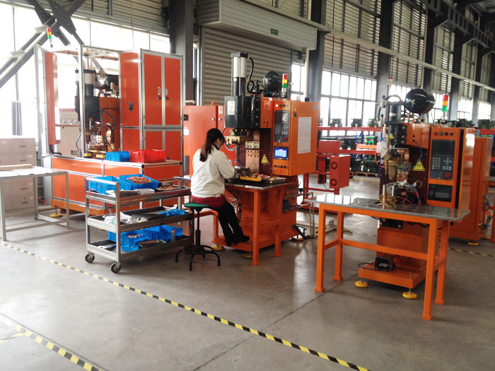 点点手机版下载安装最新版苹果12大功率母排线自动钎焊机辉能现场案例